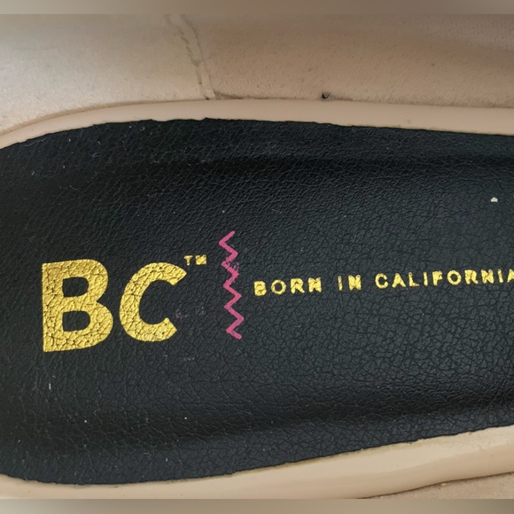 Beige loafers. - Picture 6 of 6